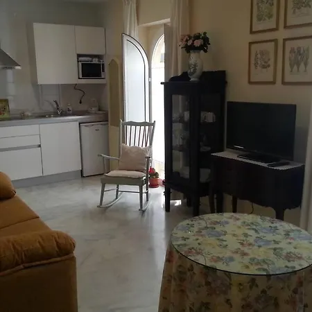 Clásico, Cerca A Jardines De Murillo Apartamento